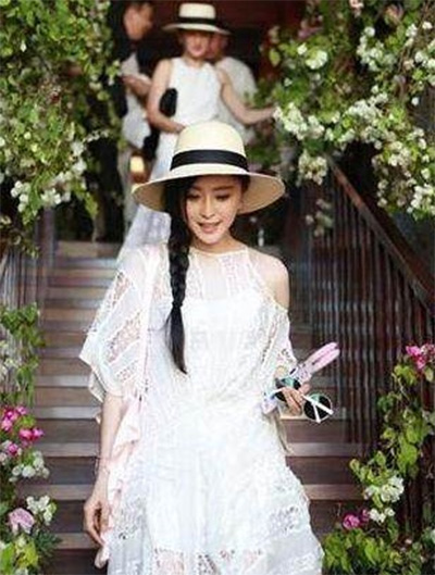 看看女星们花式戴草帽的帽子戏法！